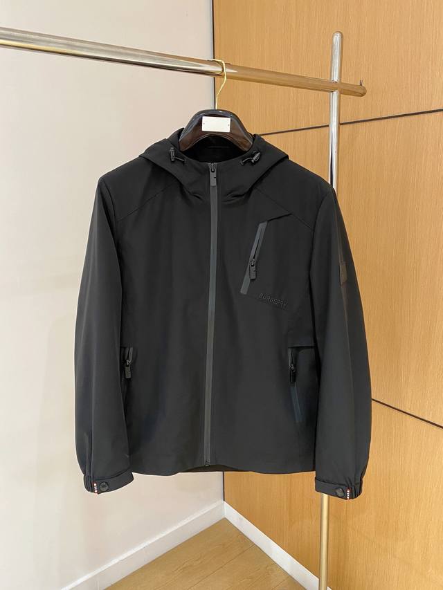 巴宝莉Bbr 2025秋冬新款薄棉夹克外套，原单狠货 意大利进口面料，欧洲专柜同步，上身更随意大方，专柜原版五金奢华高档定制配饰新作！奢华品牌特质Logo点缀设