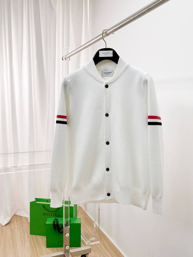 汤姆.布朗，2025秋冬最新品，专柜同步有售，原单狠货，时尚休闲针织开衫毛衣，上身很有特点！吸睛而有亮点，进口原版面料，亲肤透气，顶级印花工艺字母图案Logo，