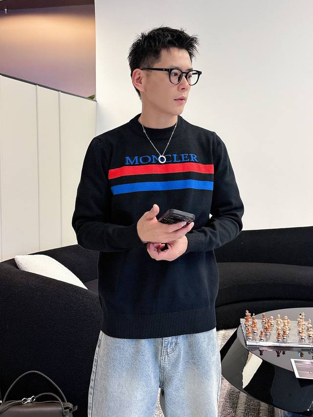 新款来袭 蒙口 毛衣 2025秋冬最新系列，专柜1:1顶级复刻，全品相！加厚款，潮人必备单品！懂货的老铁赶紧下手，面料：羊绒10%羊毛60%氨纶30% 尺码 M