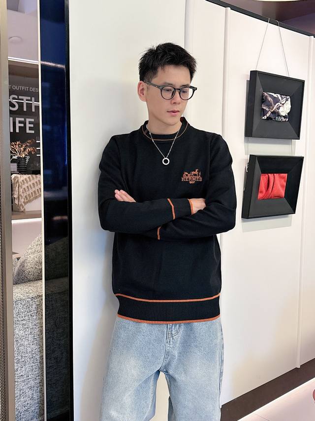 新款来袭 爱马仕 毛衣 2025秋冬最新系列,专柜1:1顶级复刻,全品相!加厚款,潮人必备单品!懂货的老铁赶紧下手,面料:羊绒10%羊毛60%氨纶30% 尺码 新款来袭 爱马仕 毛衣 2025秋冬最新系列,专柜1:1顶级复刻,全品相!加厚款,潮人必备单品!懂货的老铁赶紧下手,面料:羊绒10%羊毛60%氨纶30% 尺码
