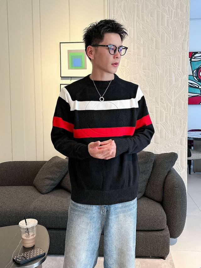 蒙口 毛衣 2025秋冬最新系列，专柜1:1顶级复刻，全品相！加厚款，潮人必备单品！懂货的老铁赶紧下手，面料：羊绒10%羊毛60%氨纶30% 尺码 M-3Xl