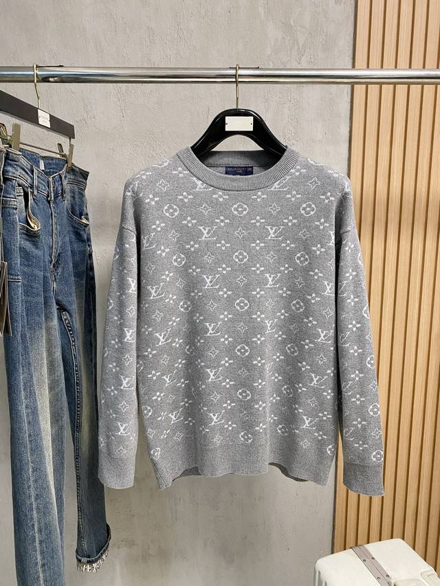 Lv 2025秋冬新款针织羊毛衫 高品质意大利进口羊毛混纺面料，高密度针织，时尚百搭毛衣，帅气十足。经典Logo提花款。耐穿不易变形，版型，各种风格都能轻松Ho