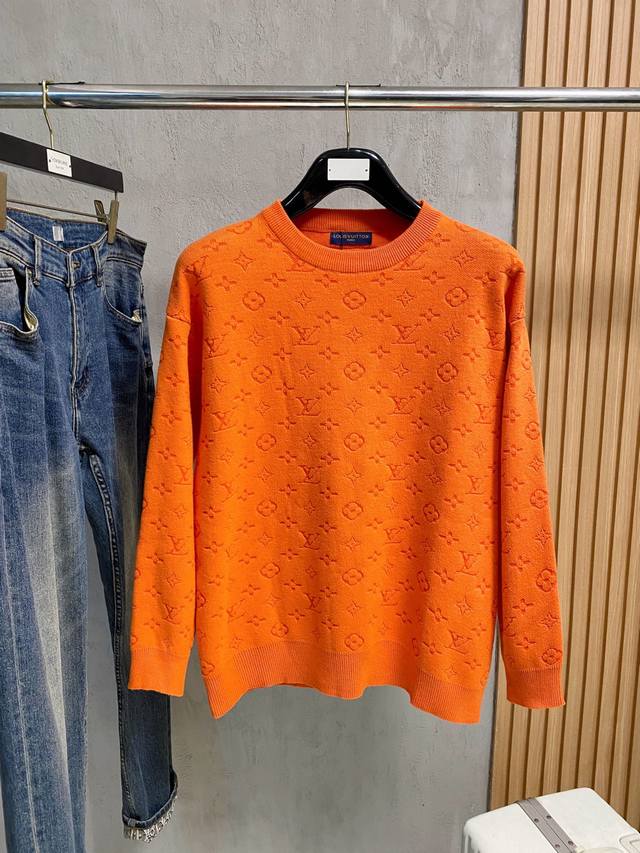 Lv 2025秋冬新款针织羊毛衫 高品质意大利进口羊毛混纺面料，高密度针织，时尚百搭毛衣，帅气十足。经典Logo提花款。耐穿不易变形，版型，各种风格都能轻松Ho