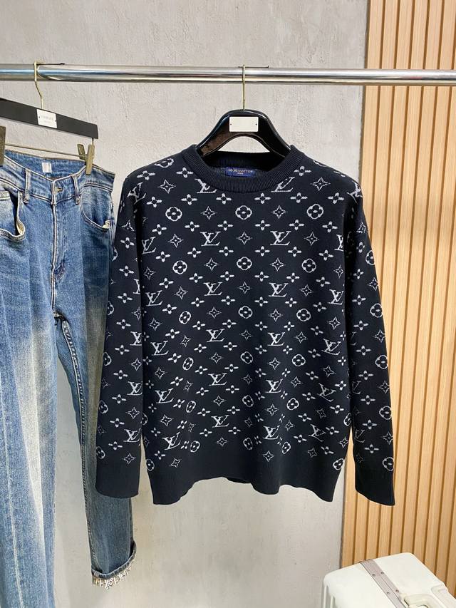 Lv 2025秋冬新款针织羊毛衫 高品质意大利进口羊毛混纺面料，高密度针织，时尚百搭毛衣，帅气十足。经典Logo提花款。耐穿不易变形，版型，各种风格都能轻松Ho