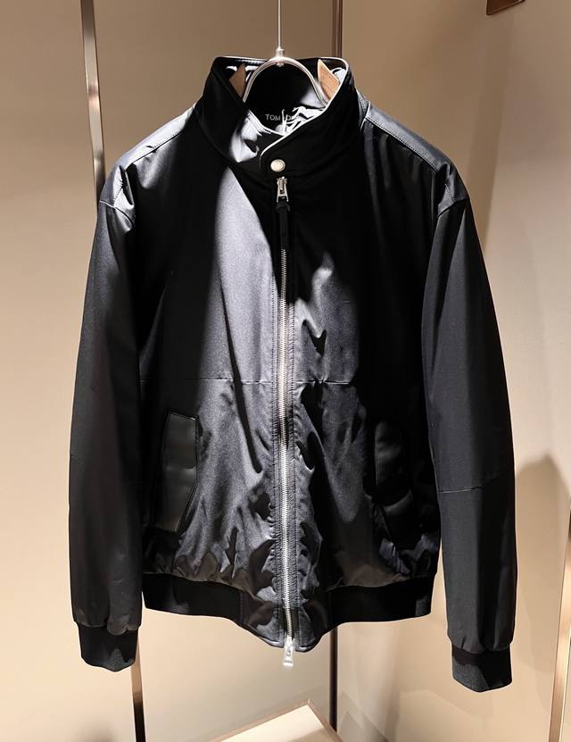 Tom Ford汤姆福特2025秋冬新款羽绒夹克外套，贸易公司渠道稀出，同步官网发售！系列情侣上线，面料透气有一定的自重感，定制原版进口顶级聚酯纤维面料！内里9