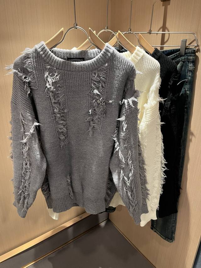 Chrome Hear*S克*心 2025秋冬新款男女同款针织羊毛衫，一款让你从心底认可秋冬必备羊毛衫，并且经过时间的推移而让你更加珍稀，潮流的高街之王，那就是