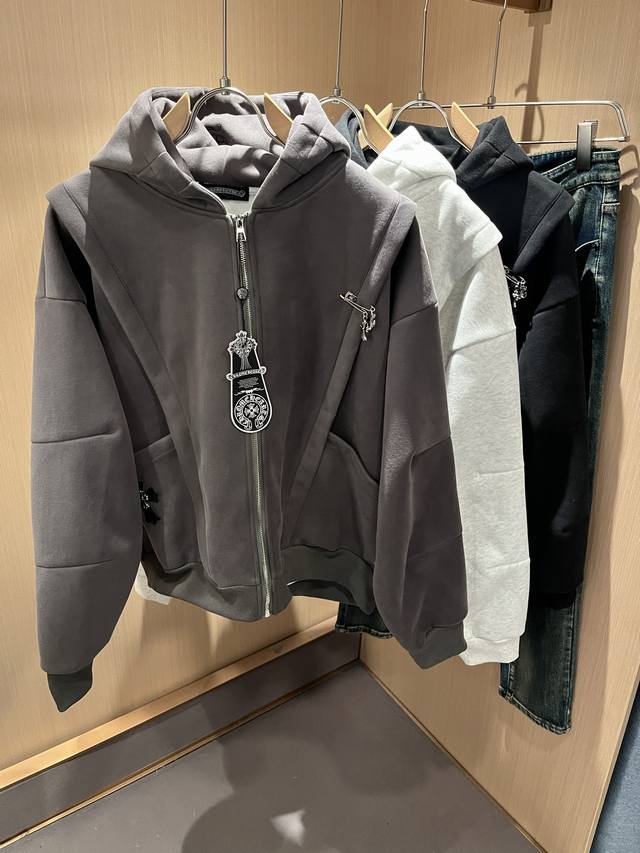 Chrome Hear*S克*心 2025秋冬新款男女同款卫衣！男女同款一款让你从心底认可的高街夹克外套，并且经过时间的推移而让你更加珍稀，潮流的高街之王，那就