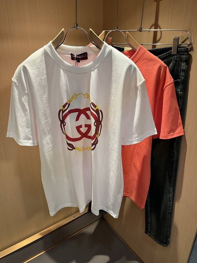 Gucc*古家 2026春夏新款男女同情侣款休闲宽松棉质圆领短袖T恤衫！贸易公司渠道稀出，同步官网发售 ！ 2025春夏最新系列，经典时尚设计元素，为全新系列注