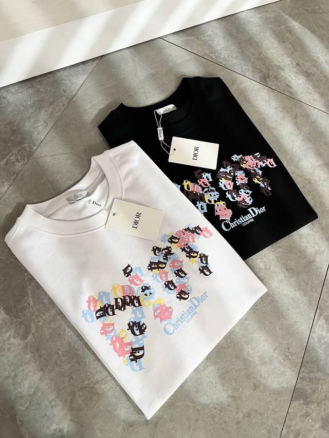 Dio*迪家 2026春夏新款男女同款短袖T恤，专柜同步发售！定制专属260克纯棉面料，定制原版工艺螺纹，胸前Logo图案印花工艺设计！简约大方，从容百搭，档次