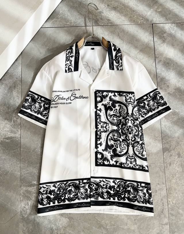 Dolce&Gabba*A 杜嘉*纳2026春夏新款男女同款睡衣套装，专柜同步发售！定制专属丝绸棉面料，全景Logo图案印花工艺设计！简约大方，从容百搭，档次极