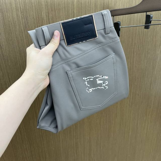 秋冬 Bbr 2540秋冬新品休闲裤 官网同步发售，裤身工艺设计，进口客供辅料、面料定制，代工厂p出品免检！每个细节做到极致，原版五金配件，潮范十足、上身有型帅