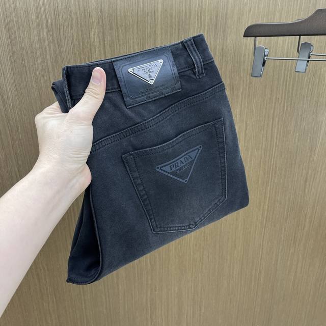 秋冬 pd 2540秋冬新品休闲牛仔裤 官网同步发售，裤身工艺设计，进口客供辅料、面料定制，代工厂p出品免检！每个细节做到极致，原版五金配件，潮范十足、上身有型