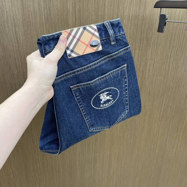 秋冬 Bbr 2540秋冬新品休闲牛仔裤 官网同步发售，裤身工艺设计，进口客供辅料、面料定制，代工厂p出品免检！每个细节做到极致，原版五金配件，潮范十足、上身有