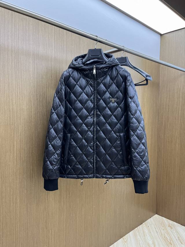 秋冬羽绒 pd 2540秋冬新款连帽双面穿羽绒服 原版订制五金配件全进口原版定制 欢迎对比 绝对的高品质 采用顶级90白鹅绒 超柔软 充羽量蓬松饱满 超级重工