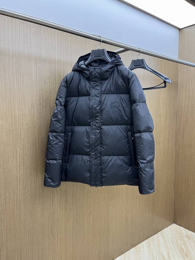 秋冬羽绒 Cd 2540秋冬新款连帽羽绒服 原版订制五金配件全进口原版定制 欢迎对比 绝对的高品质 采用顶级90白鹅绒 超柔软 充羽量蓬松饱满 超级重工 Lz面