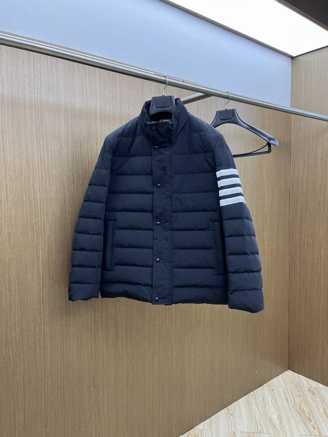 秋冬羽绒 Tb 2540秋冬新款立领羽绒服 原版订制五金配件全进口原版定制 欢迎对比 绝对的高品质 采用顶级90白鹅绒 超柔软 充羽量蓬松饱满 超级重工 Lz面