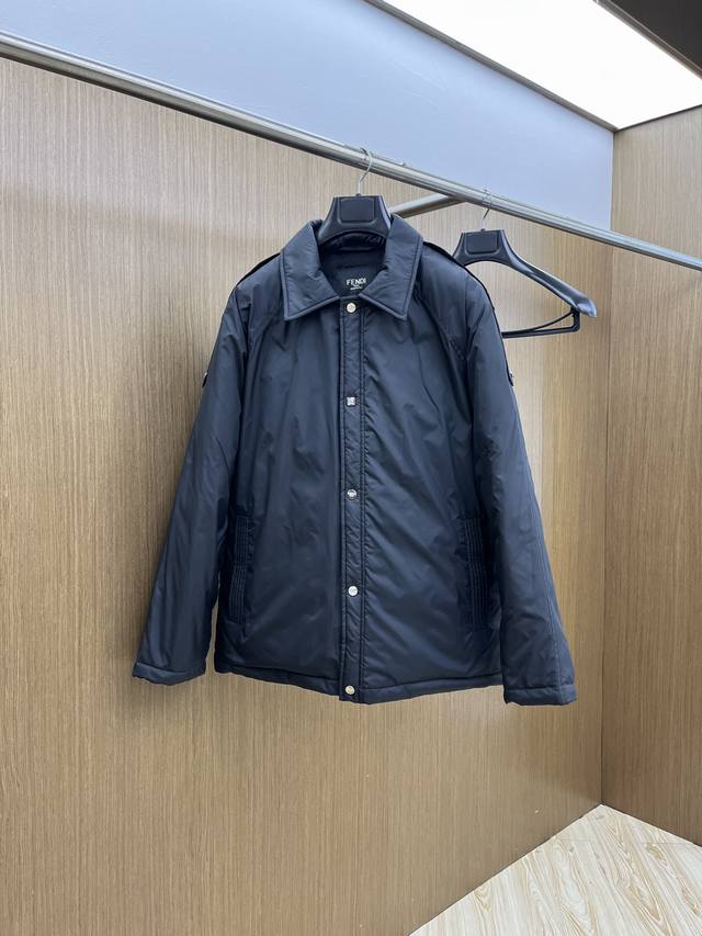 秋冬羽绒 Fd 2540秋冬新款翻领羽绒服 原版订制五金配件全进口原版定制 欢迎对比 绝对的高品质 采用顶级90白鹅绒 超柔软 充羽量蓬松饱满 超级重工 Lz面