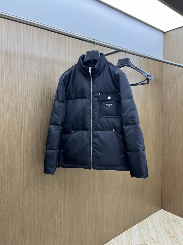 秋冬羽绒 pd 2540秋冬新款立领羽绒服 原版订制五金配件全进口原版定制 欢迎对比 绝对的高品质 采用顶级90白鹅绒 超柔软 充羽量蓬松饱满 超级重工 Lz面