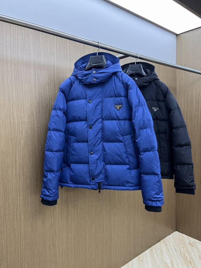 秋冬羽绒 pd 2540秋冬新款连帽羽绒服 原版订制五金配件全进口原版定制 欢迎对比 绝对的高品质 采用顶级90白鹅绒 超柔软 充羽量蓬松饱满 超级重工 Lz面