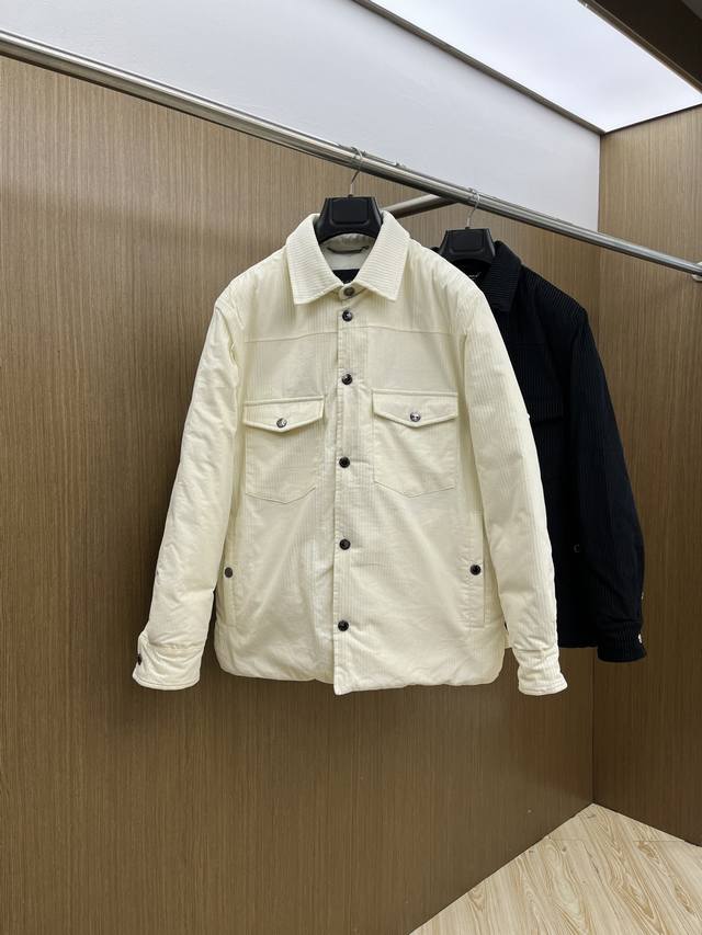 秋冬羽绒 Dg 2540秋冬新款翻领羽绒服 原版订制五金配件全进口原版定制 欢迎对比 绝对的高品质 采用顶级90白鹅绒 超柔软 充羽量蓬松饱满 超级重工 Lz面