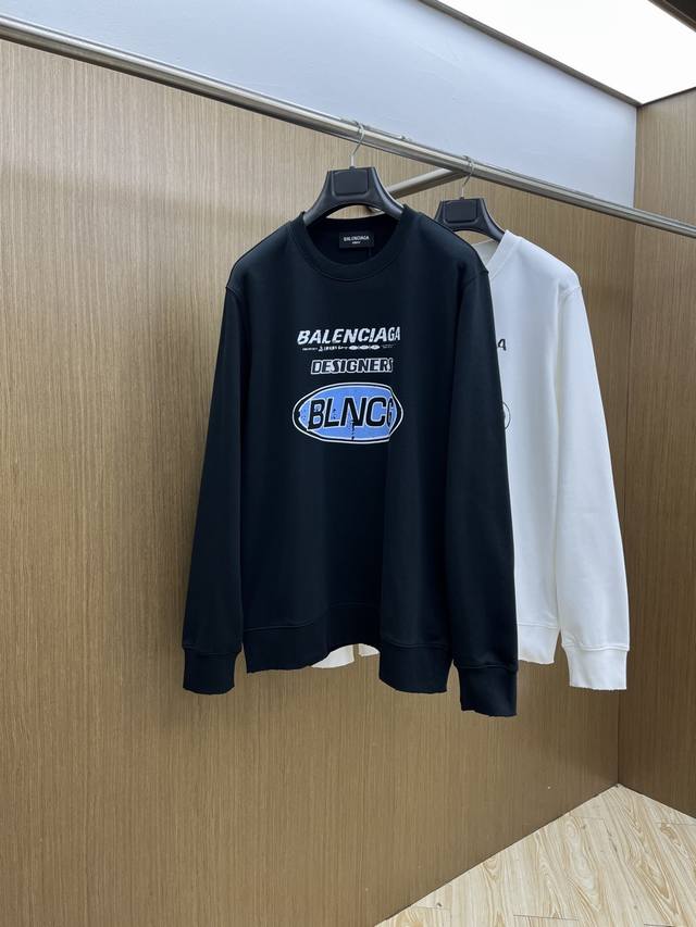 秋冬 Bbg Fw早秋新款圆领卫衣，男女同款！独特吸引人的眼球，这一款卫衣品相品质都在线，舒适度，一如既往的版型，时髦度，包括面料、裁剪工艺上，都是下足了功夫！