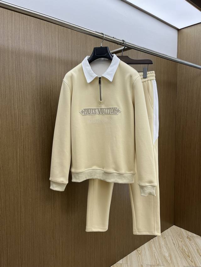 秋冬 套 Lv Gw最新款老爹休闲风休闲套装 最新最顶级经典重工刺绣字母排列经典图案潮流连帽休闲开衫套装，最顶级的品质专柜在售，顶级制作工艺进口面料，专柜款独特