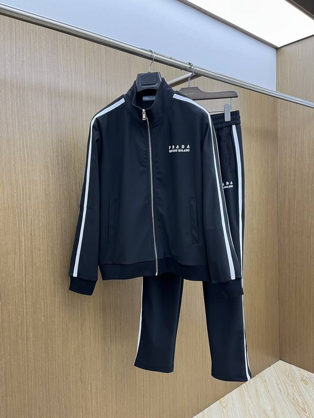 秋冬 套 pd 年最新款套装版型M-Xxxl 最新最顶级经典黄色带子加重工刺绣字母排列经典图案潮流连帽休闲开衫套装，最顶级的品质专柜在售，顶级制作工艺进口面料，