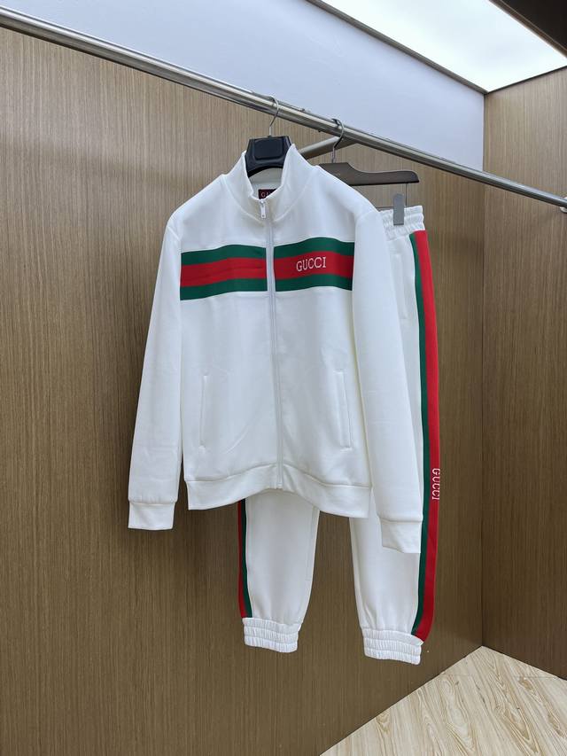 秋冬 套 Guc 年最新款套装版型M-Xxxl 最新最顶级经典黄色带子加重工刺绣字母排列经典图案潮流连帽休闲开衫套装，最顶级的品质专柜在售，顶级制作工艺进口面料