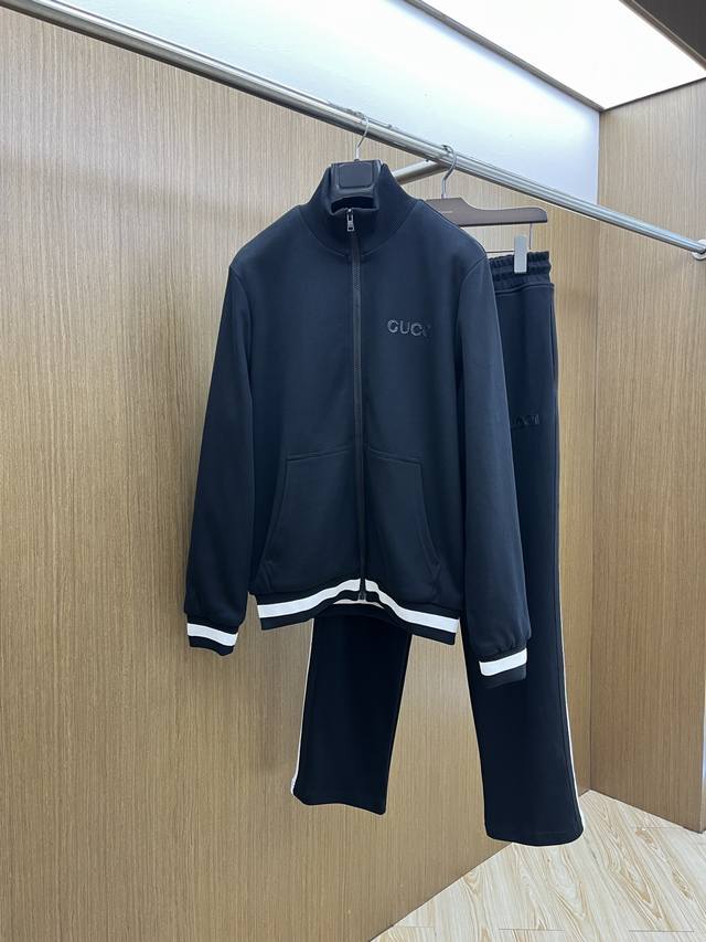 秋冬 套 Guc 官网独家专供 高端独家定制款 秋冬新款专柜同款休闲套装，透气舒适休闲！高级感满满！细节精致高档，做工无可挑剔！原版高端面料很显高级！面料挺括抗
