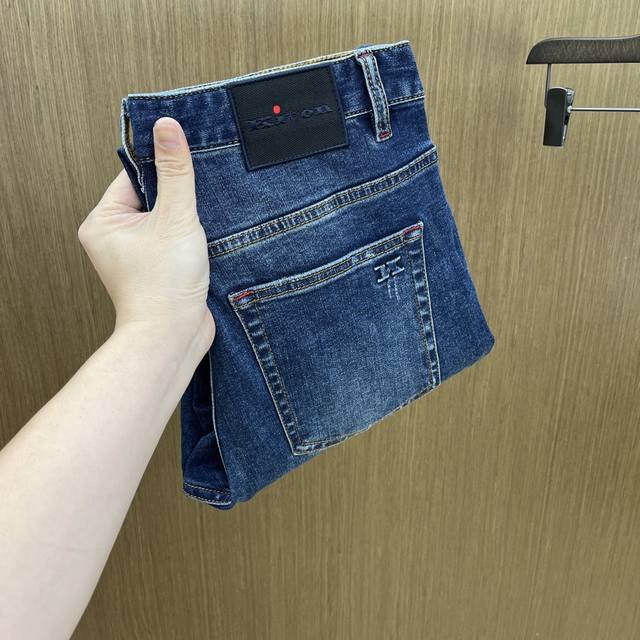 秋冬 Kiton. 新款来袭2540秋冬爆款新品 有售 实体店极品牛仔裤原版好货，适合各个年龄段。市场最高版本的欧洲进口面料。舒适柔软亲肤，上身效果超级棒时尚百