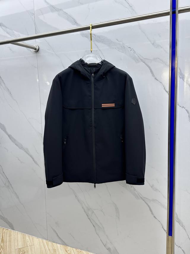 Zegna杰尼亚 2025最新款时尚连帽羽绒外套羽绒服，冬季顶级爆款羽绒服，90#白鸭绒填充，处处细节显工艺足够的高级 结构性剪裁的设计改变来展现男士多样的形象