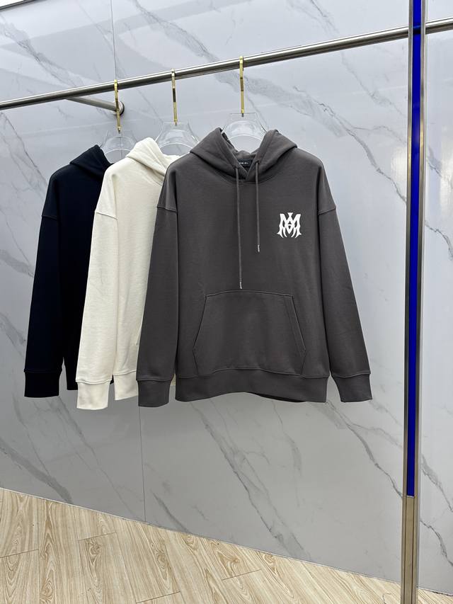 Amiri 2025Ss秋冬新品印花连帽卫衣 高超的时尚魅力风范,特立独行的艺术气息. 客供定制面料高克重棉面料,软硬更为适中,舒适透气性非常适合春秋季节着穿.