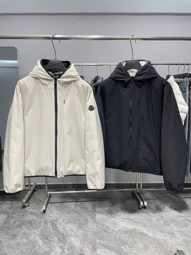 Mon25Fw秋冬新款简约纯色休闲双面羽绒服！男士经典双面穿简约大气，采用三防面料，防水，防油污，贸易公司渠道稀出，同步官网发售！实力诠释奢贵与年轻态，融合通勤