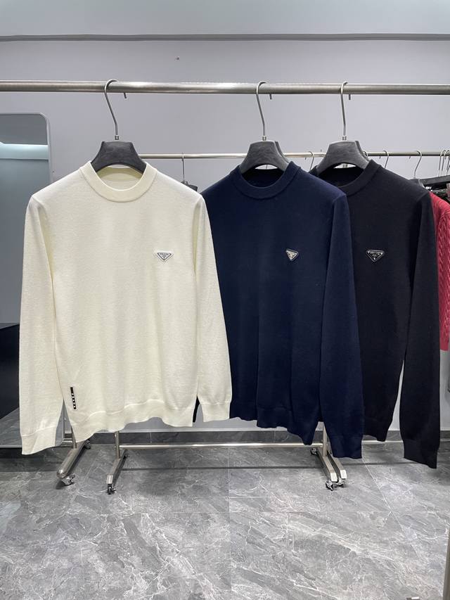 pra25Fw秋冬新款进口羊毛羊绒针织圆领毛衣，男女同款！经典三角标休闲套头毛衣针织衫！贸易公司渠道稀出，秋冬刚需打底针织衫推荐，非常百搭抗打的通勤款式，基础低