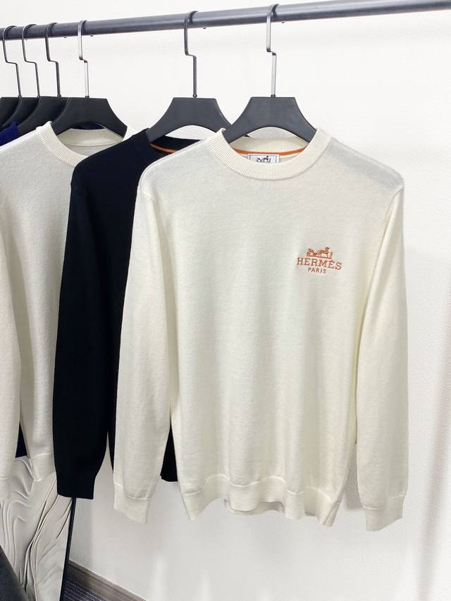 新品 Her25Fw秋冬新款细羊绒羊毛混纺针织圆领毛衣，男士胸口经典字母Logo标刺绣Logo后下摆处H皮标设计，时尚休闲套头毛衣针织衫！贸易公司渠道稀出，领先