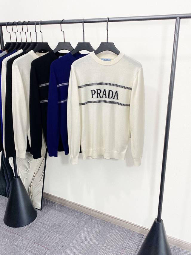 pra25Fw秋冬新款进口羊毛羊绒针织圆领毛衣，男女同款！经典字母标识嵌花休闲套头毛衣针织衫！贸易公司渠道稀出，秋冬刚需打底针织衫推荐，非常百搭抗打的通勤款式，