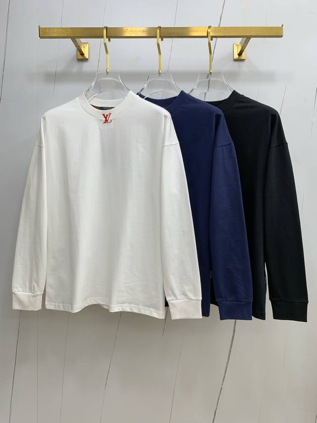 Lv 25Ss秋季 新品 新款贸易订单圆领长袖打底衫长袖T恤网红款！上身舒适透气，不僵硬，整体有着丰富的立体感，品质出口订单，满足通勤人们对于着装的简约需求，上