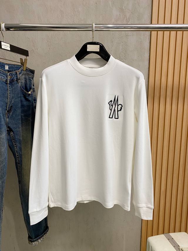 蒙口25Ss秋季 新品 新款贸易订单圆领长袖打底衫！长袖T恤网红款！上身舒适透气，不僵硬，整体有着丰富的立体感，品质出口订单，满足通勤人们对于着装的简约需求，上