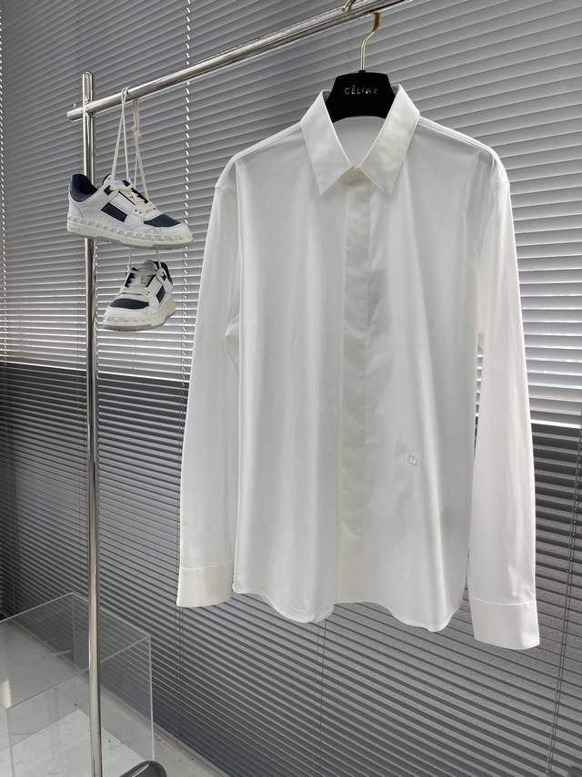 秋冬 -Dio 刺绣小Cd细节府绸衬衫。 暗扣款，这款面料带弹力，穿着舒适！ 尺码:S-Xxl 尺码38 39 40 41 42 肩宽44 45 46.5 47