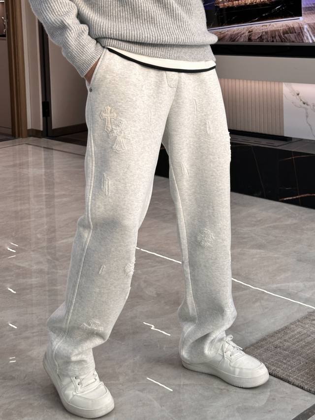 克罗心 2025秋冬新款休闲裤！官网同步发售。品牌经典Logo休闲裤 ，定制面料，舒适度极好，手触感强烈。辨识度极高，完美品相工艺。 尺码：M-3Xl