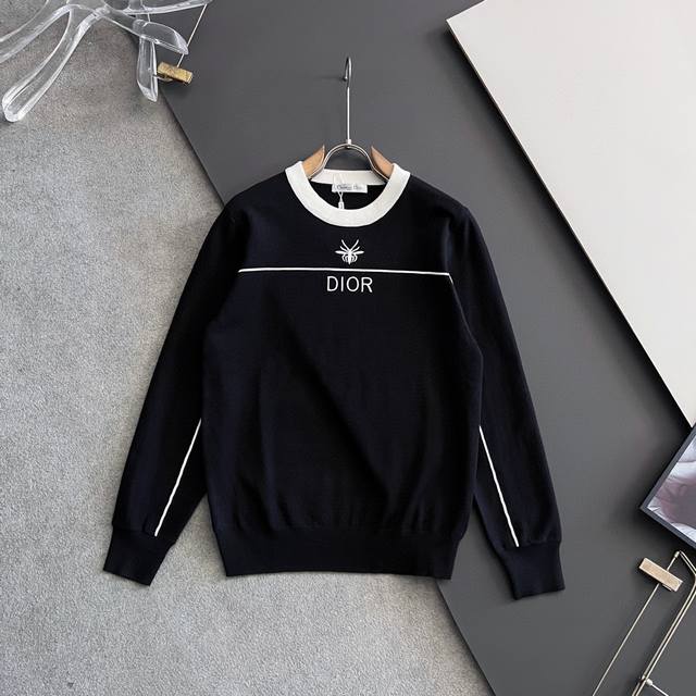 Cd* 2025款毛衣，秋冬最新款！高品质意大利进口面料，高密度针织，百搭毛衣，内搭衬衫都帅气十足！Logo标志！更耐穿更加不易变形，版型极好，各种风格都能轻松