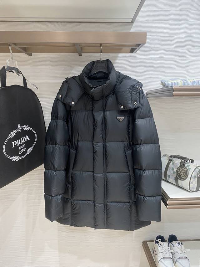 普拉达 高端定制 2025秋冬新款羽绒服 原版订制五金配件全进口原版定制 欢迎对比 绝对的高品质 采用顶级95绒 超柔软 充羽量蓬松饱满 超级重工 面料做工杠杠