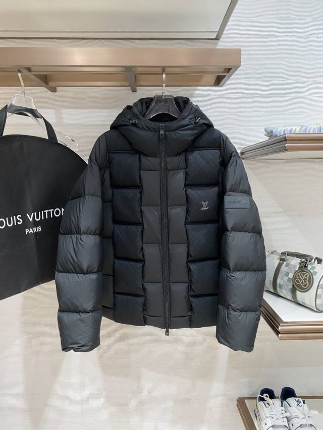 Lv 高端定制 2025秋冬新款羽绒服 原版订制五金配件全进口原版定制 欢迎对比 绝对的高品质 采用顶级95绒 超柔软 充羽量蓬松饱满 超级重工 面料做工杠杠的