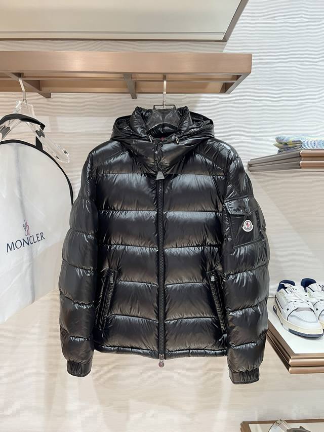 蒙口爆款 2025秋冬新款原版1:1订制五金配件全进口原版定制 欢迎专柜对比 绝对的高品质 采用顶级鹅绒 超柔软 充羽量蓬松饱满 超级重工 面料做工杠杠的版型完