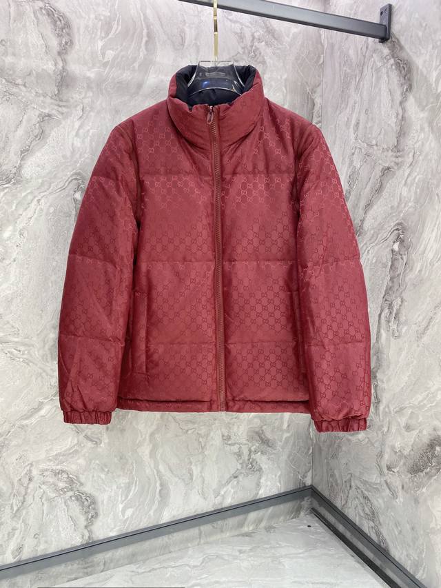 爆款羽绒服 双面穿袖子可拆卸 Gucci 古奇 2025新款羽绒服秀场新品，袖子可拆卸，一衣四穿。品相非常完美，专柜高科技防水面料，内里95白鸭绒填充，舒适保暖