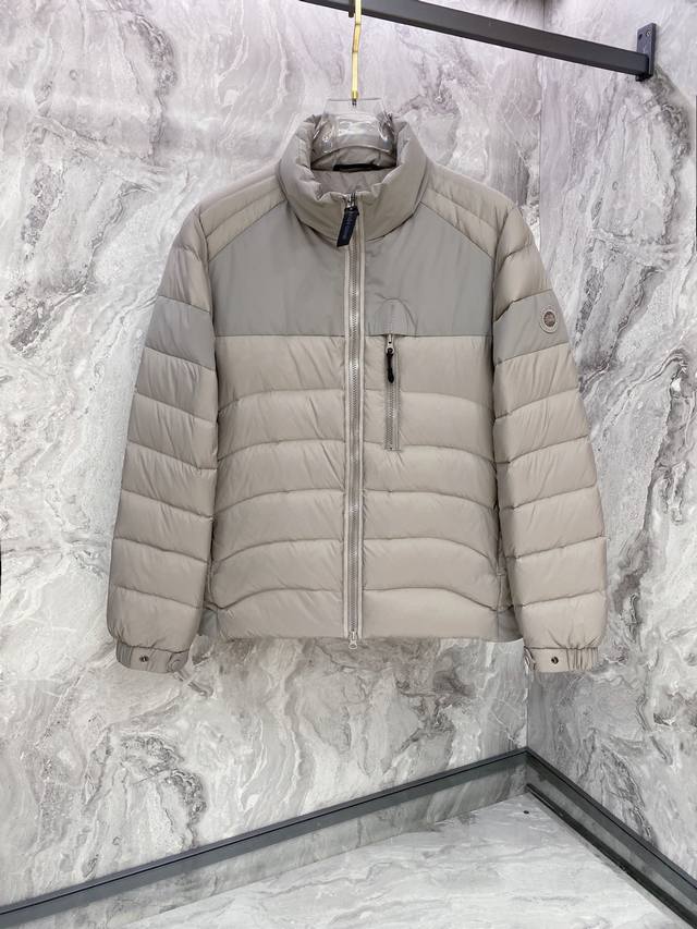 Canada Goose 大鹅 25年冬季轻薄羽绒服 90白鸭绒充绒量防风且耐磨，拼接设计上身效果不显臃肿！ 码数：48-56 M-3Xl