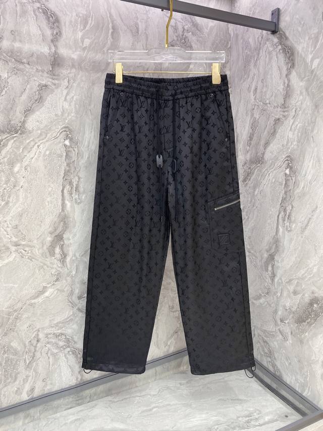 Lv 驴家 25年秋冬新款长裤 通体定制印花Logo设计，潮流时尚必备单品！原版定制五金辅料配件，不可错过的一款！ 颜色：黑色 码数：48-56