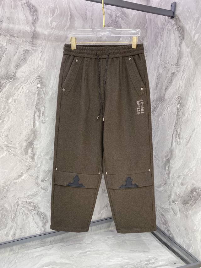 Chrome Heart*克罗心 25年冬季新款羊毛长裤 定制十字架皮组，定制克罗心五金配件，宽松慵懒版型百搭不挑人均可驾驭，皮料均为小牛皮，做了多次固色处理！