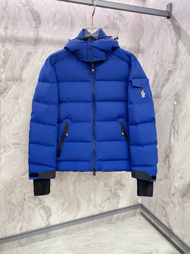 特级羽绒Moncler Montgetech 限定蓝色 高端男士短款羽绒夹克外套.柜台2W开外的高端单品.面料真是好的不要不要的.高端客必入单品.太漂亮这个配色