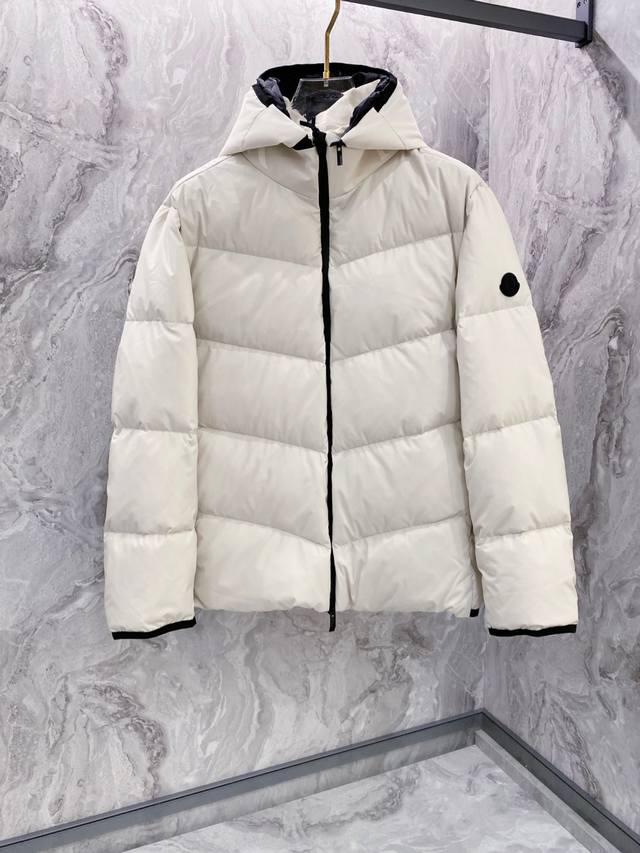 Moncler Forez蒙口2025男士连帽短款羽绒夹克外套. 连帽可脱卸.可变立领夹克 特级鹅绒填充,原厂替换面料原厂配套五金 Forez男士羽绒夹克保暖又